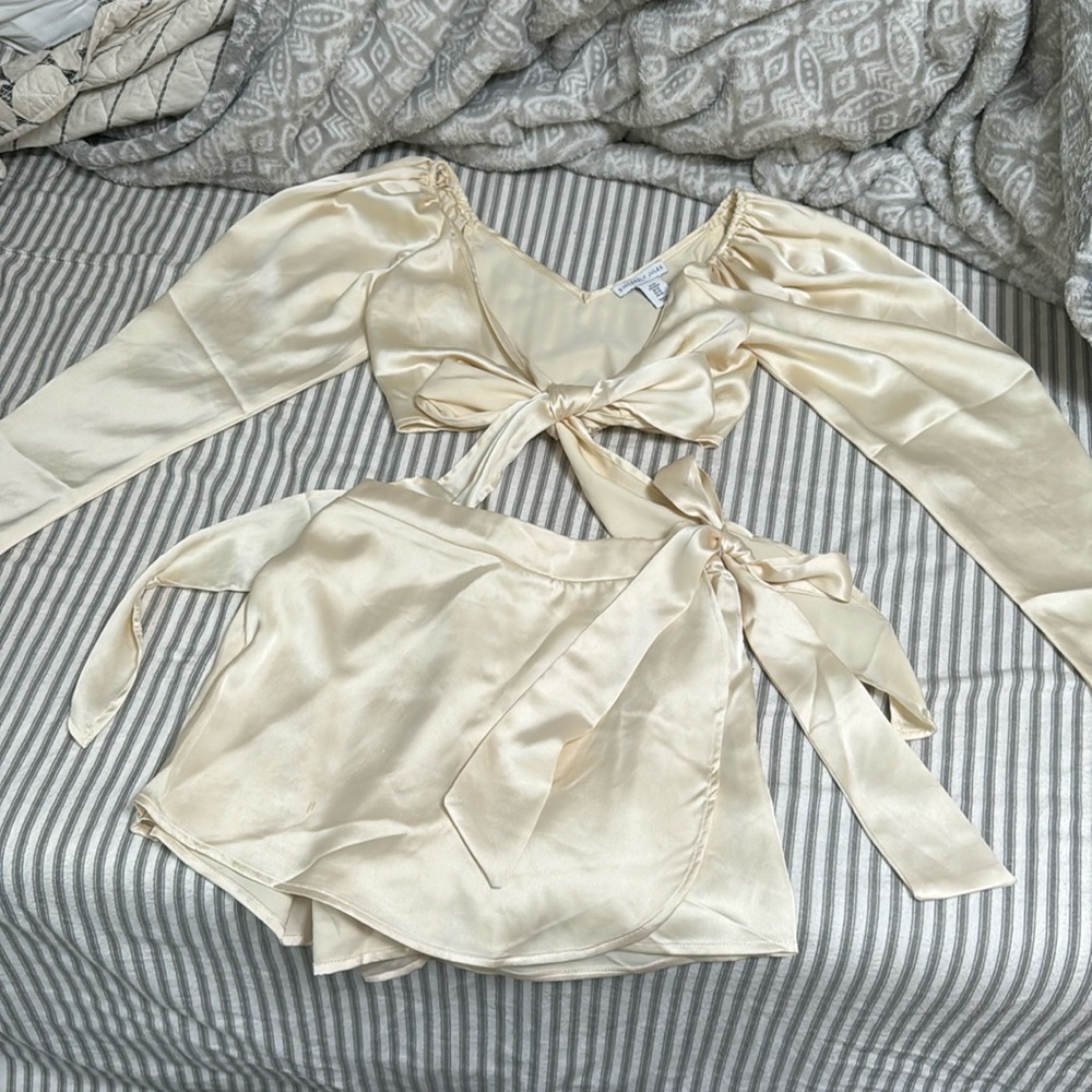Cute cream/gold crop top & skort set